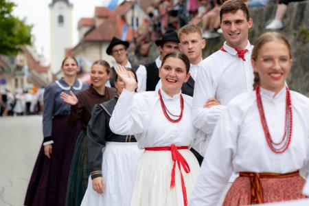 Povorka ob dnevih narodnih noš in oblačilne dedščine (118)